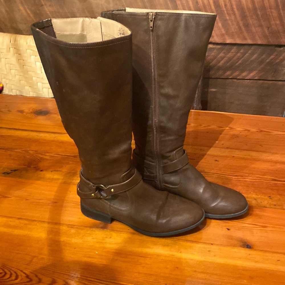 Women’s 9.5 Wide tall boots
